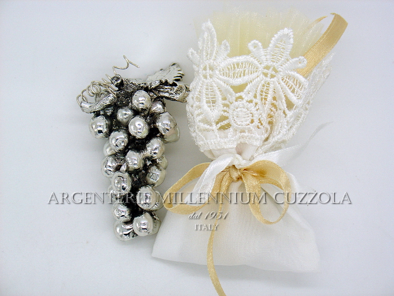 GRAPPOLO BENEAUGURALE PER MATRIMONIO LAUREA CRESIMA COMUNIONE CRESIMA NOZZE D'ARGENTOҦ#13;
OFFERTA http://stores.ebay.it/Argenterie-Millennium-Cuzzola?_trksid=p4340.l2563 GRAPPOLO-ARGENTO-UVA-BOMBONIERE-MATRIMONIO-UVETTA-BOMBONIERA-BOMBONIERE-COMUNIONE-CRESIMA-MATRIMONIO-VENTICINQUESIMO-NOZZE-ARGENTO-SILVER-FAVOR-GRAPE-CLUSTER-CONFIRMATION-BOMBONIERA-RESINA-ARGENTATA-ARGENTONE-COMPLEANNO-BATTESIMO-NASCITA-LAUREE-GRAPE-CLUSTER-SILVER-BONBONNIERE-Wedding-Favor-Bell-GRADUATION-FIRST-COMMUNION-GRADUATE-Fancy-Sweet-box-Bonbonniere-Favors-NOZZE-SPOSI-CERIMONIA-ARGENTATO-SILVER-PLATED-BAGNO-ARGENTO-925-SPOSI-CERIMONIA-bonbonniere-бамбаньеркі-favors-Bombonijera-faveurs
Ҧ#13;
OFFERTE http://stores.ebay.it/Argenterie-Millennium-Cuzzola?_trksid=p4340.l2563